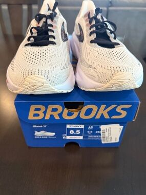 NWT Brooks Ghost 17 Running Shoes
